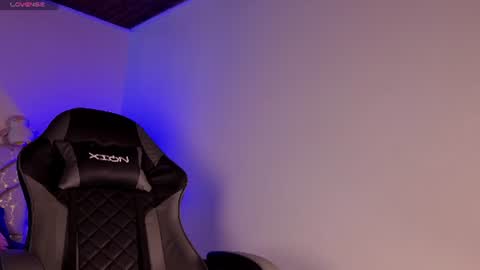 Saralynnn online show from July 2026 01:42:01 PM