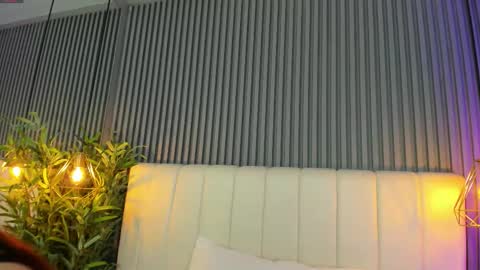 Sara   online show from December 2025 10:39:02 PM