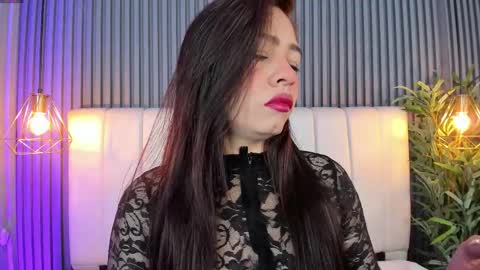 Sara   online show from December 2025 11:13:02 PM