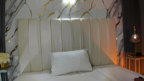 Sara   online show from April 2026 10:40:02 PM