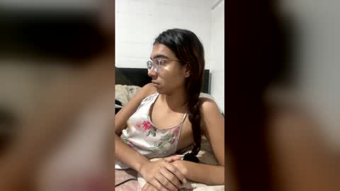 sarasaenz999 online show from April 2026 11:29:01 PM