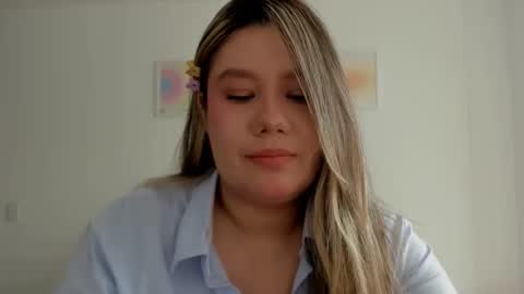 Sara  sarasmithfun by instagram online show from May 2026 04:46:02 PM