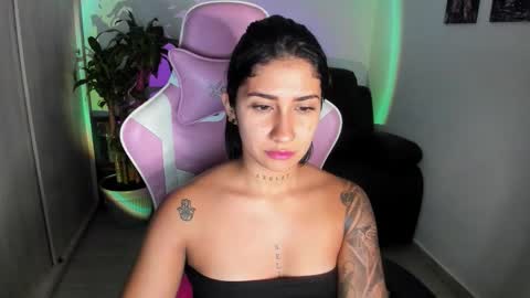 Snapshot of saratukkerr chatting on November 2025 01:41:01 AM saratukkerr online show from November 2025 01:41:01 AM