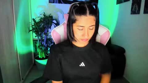 Snapshot of saratukkerr chatting on November 2025 06:13:02 AM saratukkerr online show from November 2025 06:13:02 AM