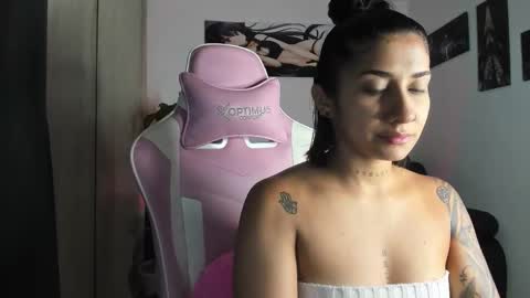 Snapshot of saratukkerr chatting on November 2025 07:07:01 AM saratukkerr online show from November 2025 07:07:01 AM