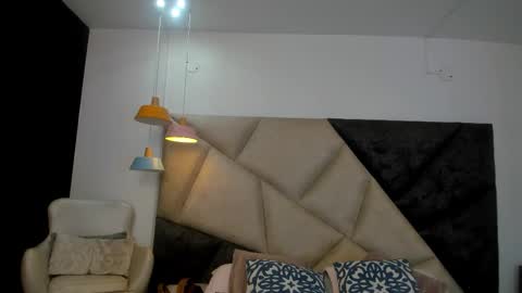 Snapshot of sarawagner_ chatting on October 2025 12:15:02 AM online show from October 2025 12:15:02 AM