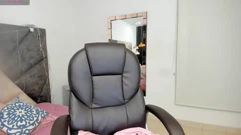 Snapshot of sarawagner_ chatting on November 2025 12:10:01 AM online show from November 2025 12:10:01 AM