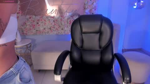 Sara Winstone online show from March 2025 11:29:01 AM