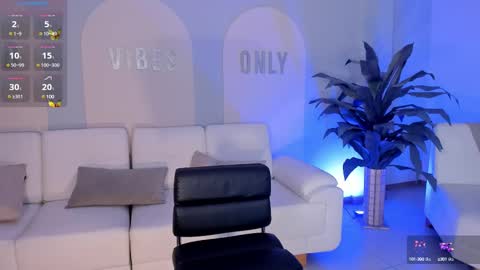 Sara Winstone online show from March 2025 11:33:01 PM