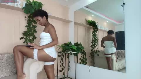 Saray Mardez online show from February 2025 01:18:02 PM