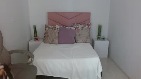 Saray Vega online show from September 2025 07:15:02 PM