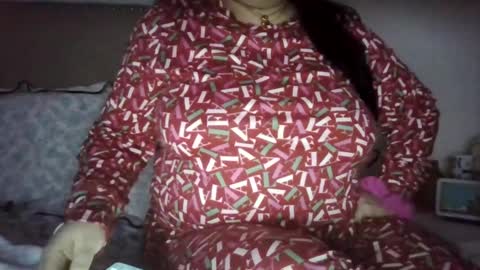 Snapshot of saretta46 chatting on December 2025 01:04:02 AM Sara online show from December 2025 01:04:02 AM