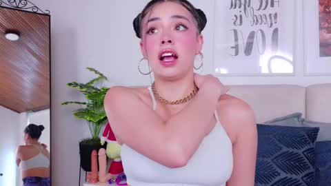 Sara online show from December 2025 09:30:01 PM