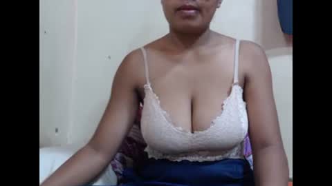 Snapshot of saronette chatting on January 2025 07:00:02 AM saronette online show from January 2025 07:00:02 AM