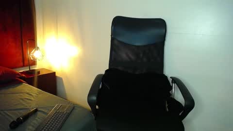 Snapshot of sasha_brattz chatting on February 2025 03:39:02 AM Sasha Brattz online show from February 2025 03:39:02 AM