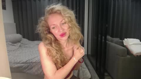 Sasha online show from April 2026 04:52:01 PM