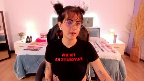 saskia_vellour online show from April 2026 07:05:02 PM