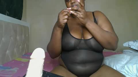 Snapshot of sassie_bee chatting on January 2025 12:16:02 AM sassie_bee online show from January 2025 12:16:02 AM