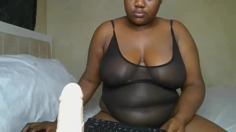 Snapshot of sassie_bee chatting on January 2025 11:54:01 PM sassie_bee online show from January 2025 11:54:01 PM