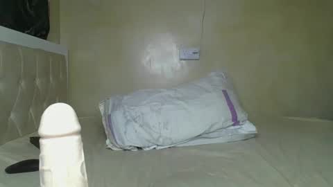 Snapshot of sassie_bee chatting on February 2025 03:45:02 AM sassie_bee online show from February 2025 03:45:02 AM