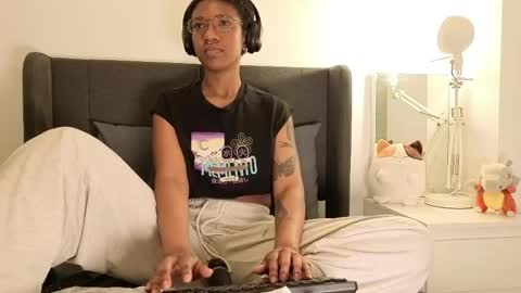Snapshot of saturno_vibes chatting on May 2026 05:24:01 AM saturno_vibes online show from May 2026 05:24:01 AM