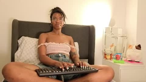 saturno_vibes online show from June 2026 02:33:01 PM