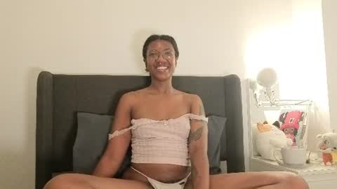 saturno_vibes online show from June 2026 05:49:02 PM