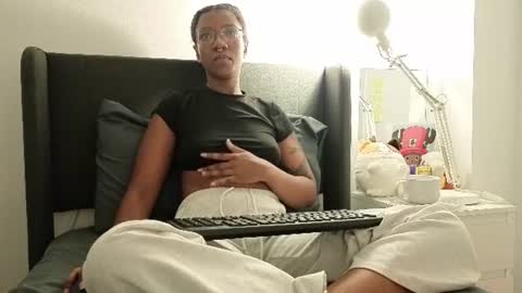 saturno_vibes online show from July 2026 03:35:01 AM