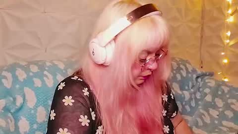 Snapshot of satyn_doll chatting on June 2026 01:15:02 AM Gina George online show from June 2026 01:15:02 AM