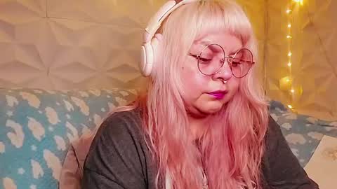 Snapshot of satyn_doll chatting on June 2026 02:35:01 AM Gina George online show from June 2026 02:35:01 AM