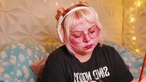 Snapshot of satyn_doll chatting on June 2026 10:12:02 PM Gina George online show from June 2026 10:12:02 PM