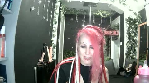 SaucySky online show from April 2026 08:34:01 PM