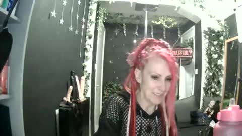 SaucySky online show from April 2026 11:02:02 PM