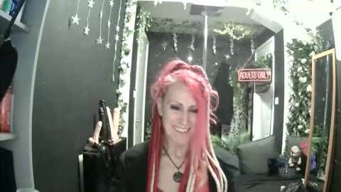 SaucySky online show from April 2026 08:39:01 PM