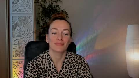 save the qween online show from April 2026 05:01:02 AM