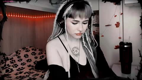 pronoun she. name Mary. age 21. online show from January 2025 03:29:02 PM