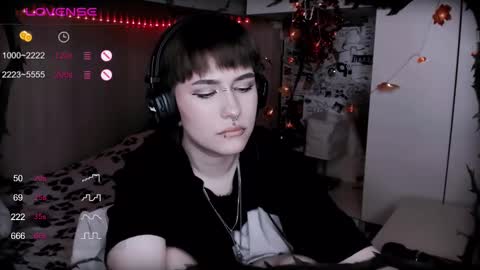 pronoun she. name Mary. age 21. online show from February 2025 04:48:02 PM