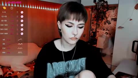 pronoun she. name Mary. age 21. online show from February 2025 08:52:02 PM