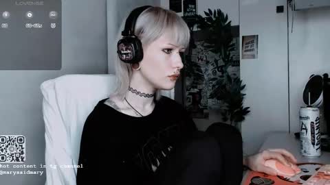 pronoun she. name Mary. age 21. online show from October 2025 02:28:01 PM