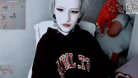 pronoun she. name Mary. age 21. online show from November 2025 04:50:01 PM