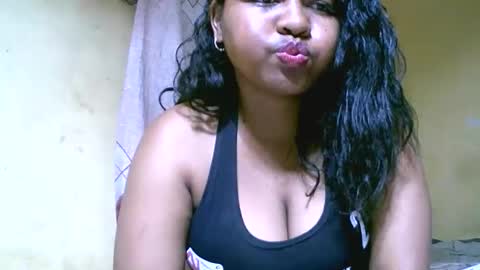 saylla1 online show from November 2025 07:10:01 PM