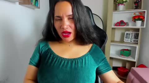 Snapshot of saylor_lee22 chatting on December 2024 06:33:02 AM Saylor online show from December 2024 06:33:02 AM