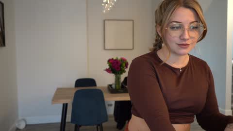 Snapshot of scarlajade chatting on January 2025 10:42:01 PM scarlajade online show from January 2025 10:42:01 PM