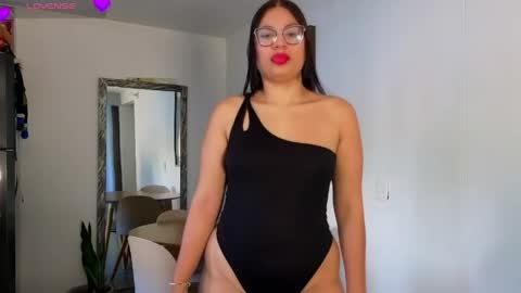 Snapshot of scarlet__15_ chatting on May 2026 12:35:01 PM Scarlet online show from May 2026 12:35:01 PM
