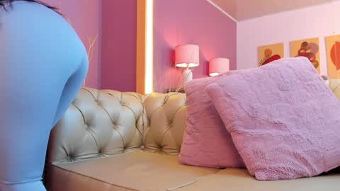 Scarlet Edwars online show from January 2025 01:00:01 PM