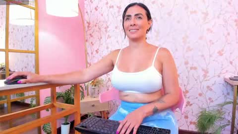 Scarlet Edwars online show from April 2026 05:08:02 PM