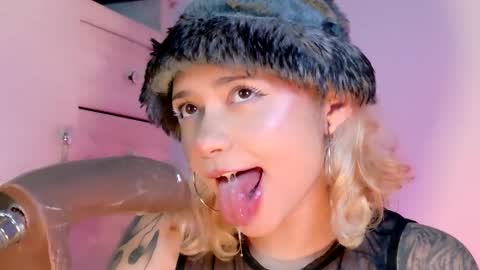 scarlet_gold online show from April 2026 12:30:02 AM