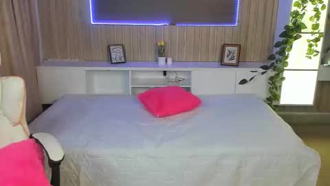 Scarlet  online show from March 2026 07:15:01 AM