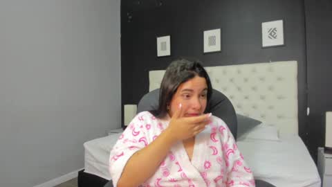 Snapshot of scarlet_stan22 chatting on January 2025 04:59:01 PM Isa online show from January 2025 04:59:01 PM