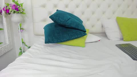 Snapshot of scarlet_stan22 chatting on January 2025 05:13:02 PM Isa online show from January 2025 05:13:02 PM